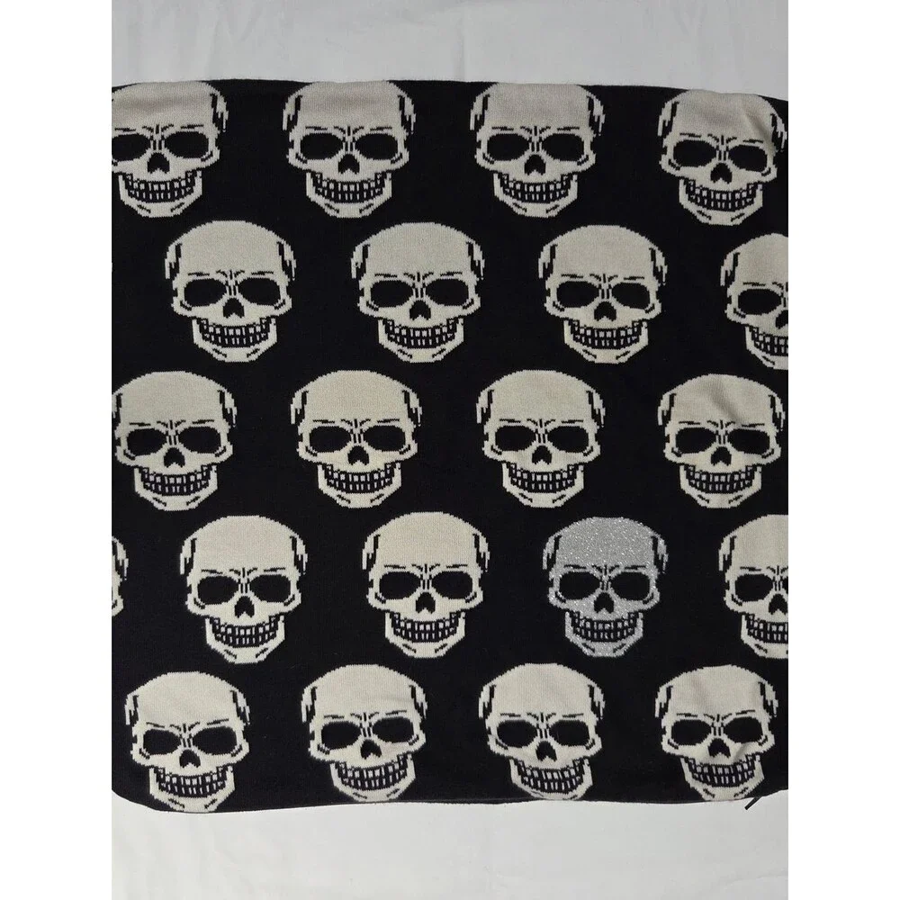 All Over Skull Print Knit Pillowcase